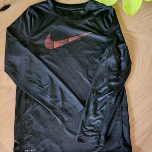 Nike DRI fit Youth Medium Long Sleeve Shirt